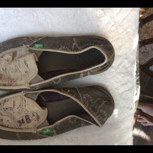 Sanuk shoes 9